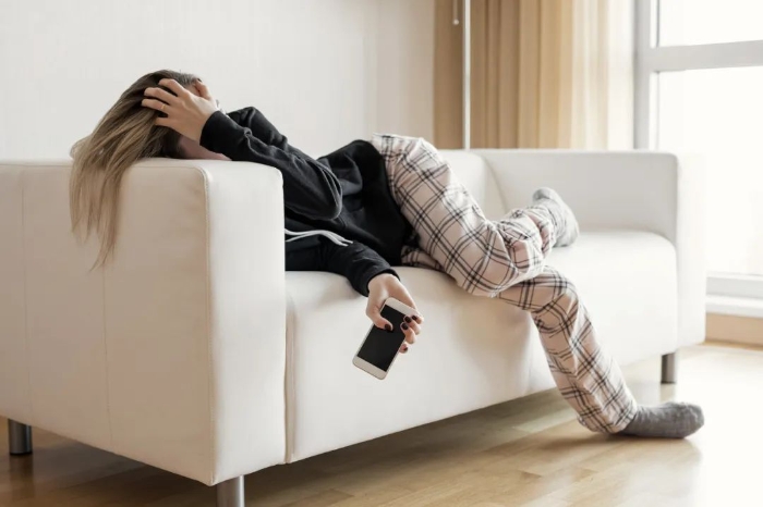 这种看似自由的生活态度，正在杀死你的“活人感”......