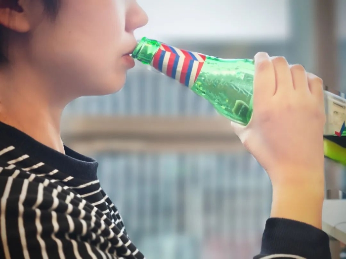 爱喝酒的人要看完：你的大脑正在被酒精“侵蚀”，寿命大大缩短！