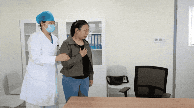警惕！女子换季整理衣柜后肺部 “长霉”，这些藏在衣柜里的致命细节，你中招了吗？