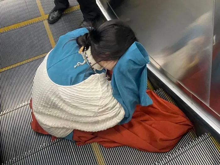 北京地铁惊现“小脚印”！这个“高素质”好习惯竟然错了……