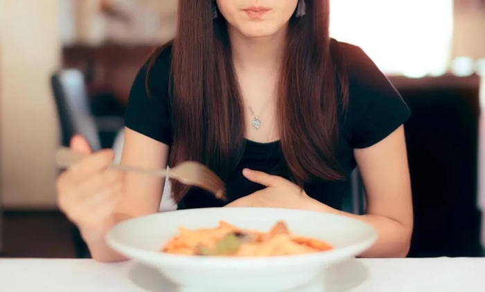 饭前3件事「伤脾胃」，很多人经常在做