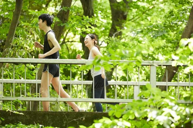 走路和跑步，哪个更延寿、对血管更好？答案出乎意料