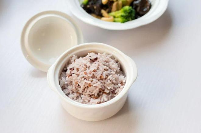 蒸米饭时加点它，全家血脂血糖更平稳！