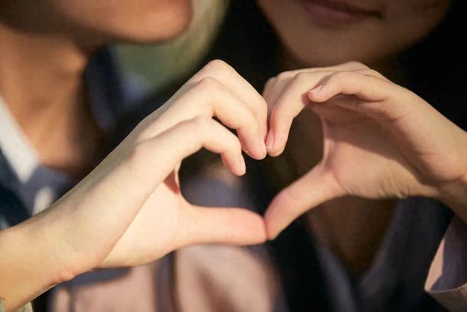 心理学家研究上万对夫妻：婚姻幸福的关键因素揭秘