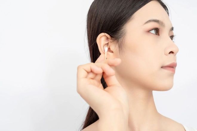 耳朵周围黄黄的分泌物，到底是什么？