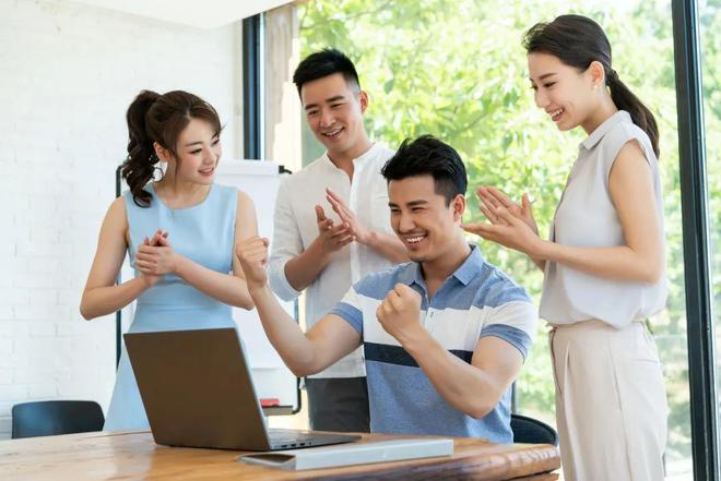 “AI技术突破：如何改变未来十年？”