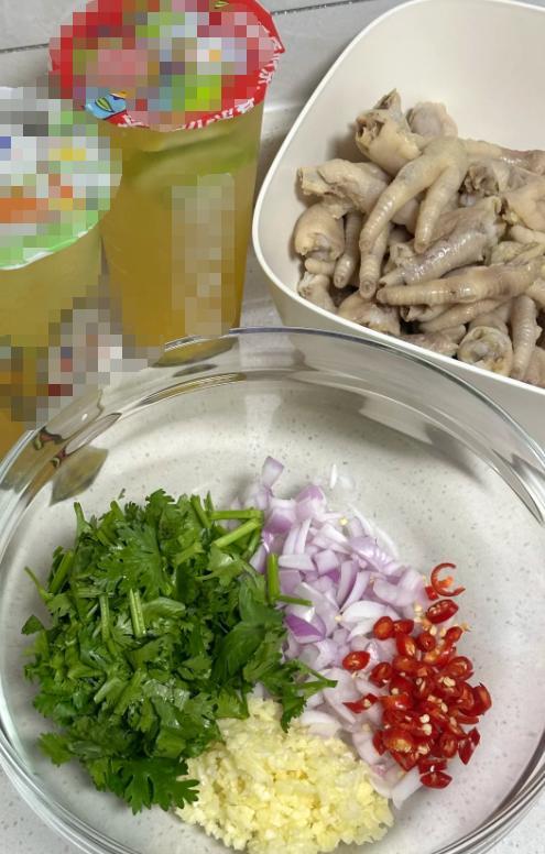 “邪修”爆火背后：离谱外表下的实用真相