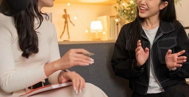 张晚意凭啥爆火？《花少7》学他准没错