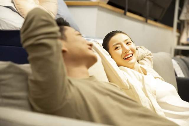 睡前共做这件小事，夫妻恩爱秘诀曝光