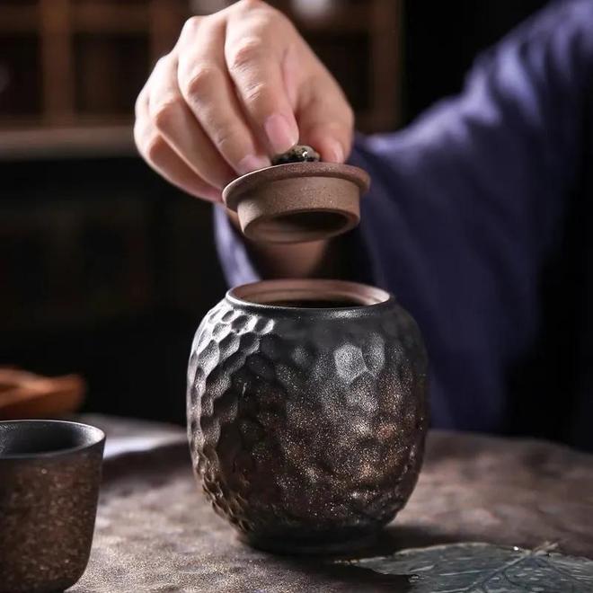 金属杯雪平锅锤纹真是手工一锤锤敲出？