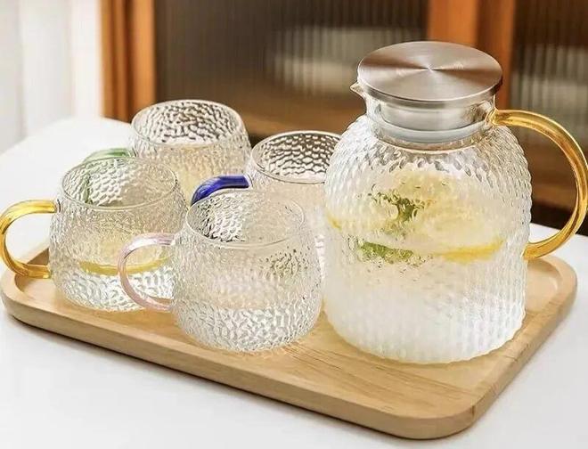 金属杯雪平锅锤纹真是手工一锤锤敲出？
